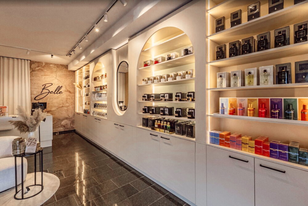 Edited in Tezza with: Vintage, HSL, & Brightness